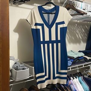 Eva Longoria for NY&Co size XL beige and navy v-neck body con patterned dress.